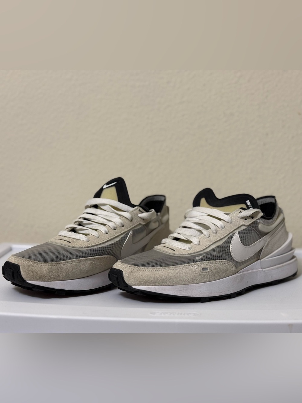 Nike Waffle One Low-Top Mens Size 8.5 Leather/Mesh White/Black READ DESCRIPTION